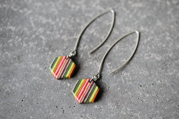 HEXAGON DANGLE EARRINGS - touchGOODS